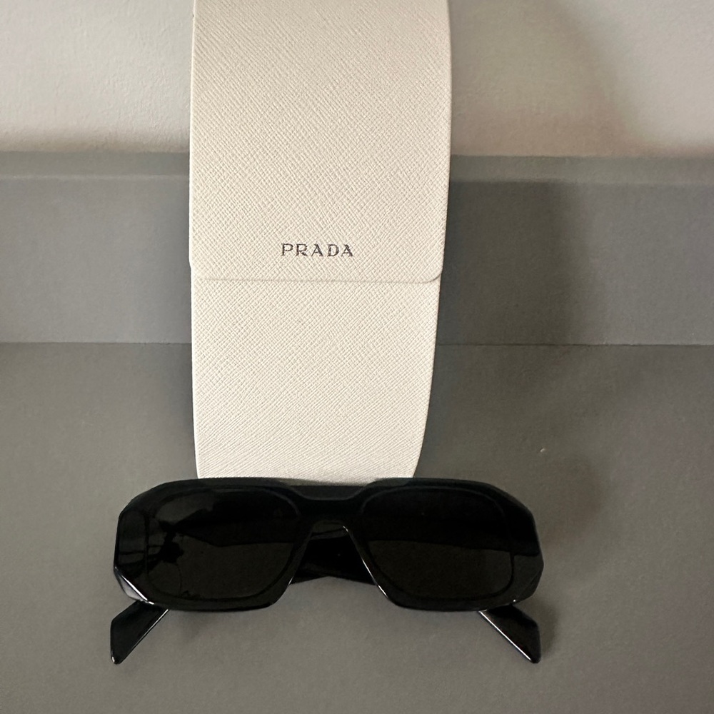 Prada Black Sunglasses (SPR 17W)